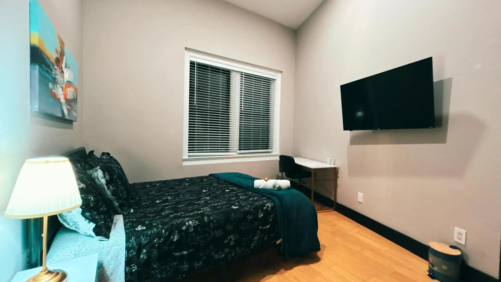 Brand New Private Room Englewood