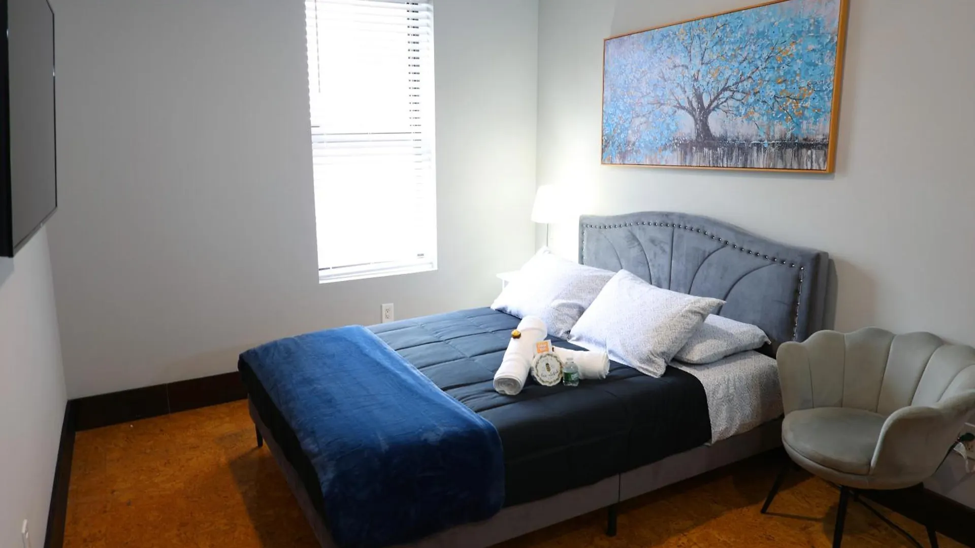 Brand New Private Room Englewood