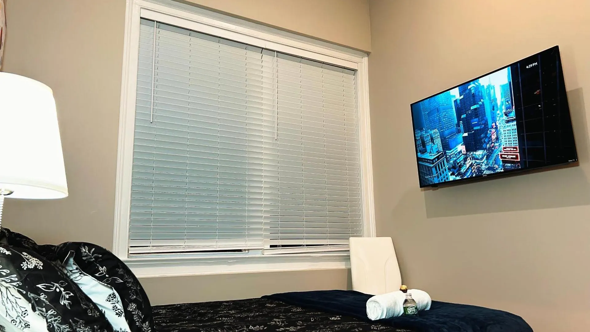 Brand New Private Room Englewood